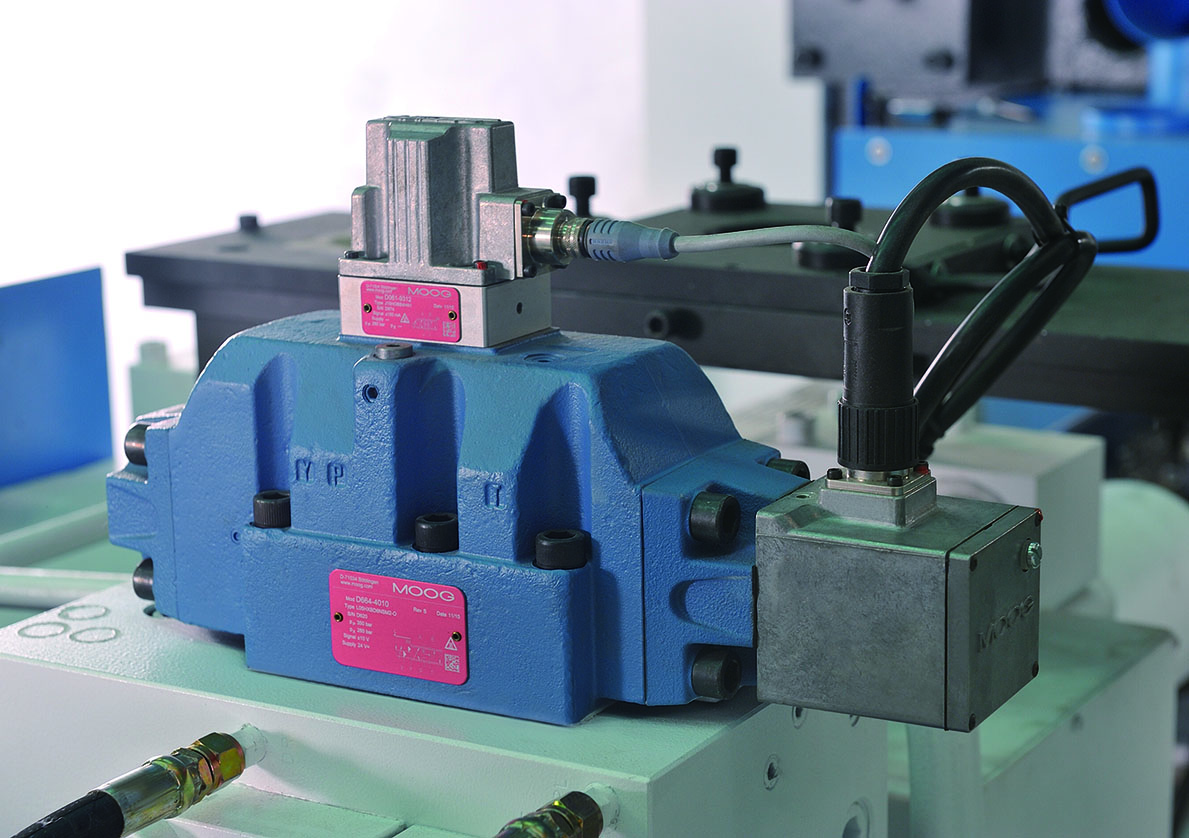 Diagonal Hydraulic Cylinders : Sealed-Type Injection Unit